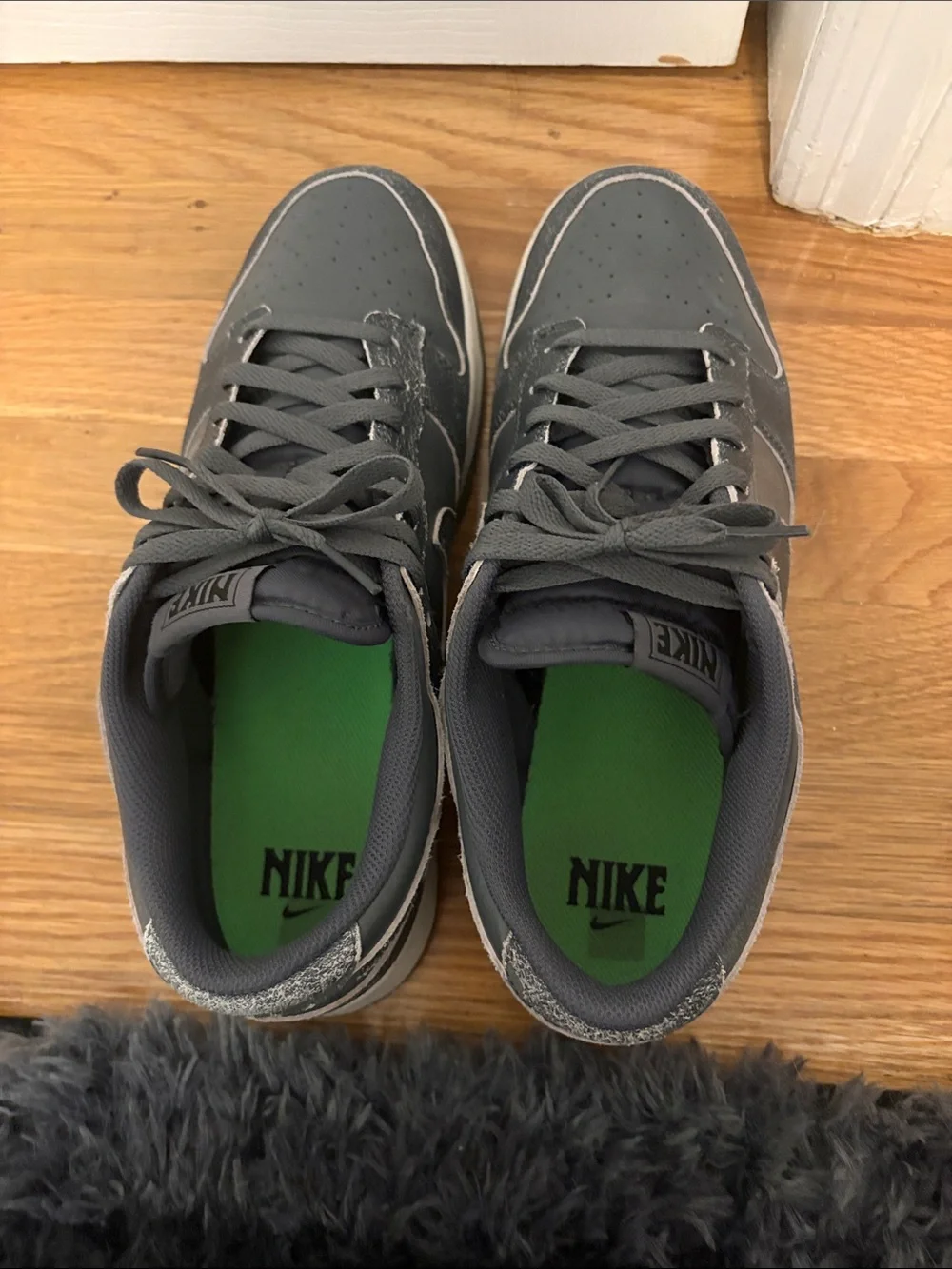 Nike Men’s Gray Low-Top Sneakers with Green Insoles
